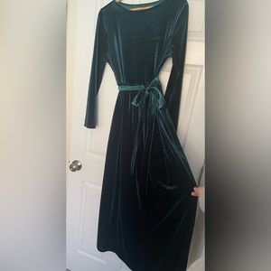 Women's Green Velvet Belted Dress
